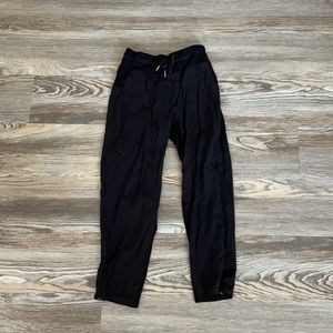 LULULEMON PANTS PERFECT CONDITION